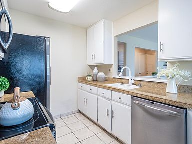 Foto del edificio - 1501 Four Oaks Cir