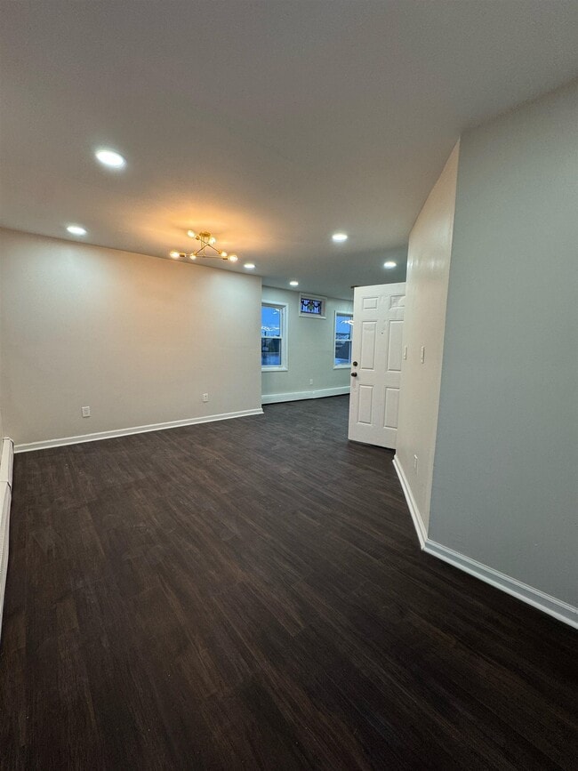 Building Photo - 123 Avenue C