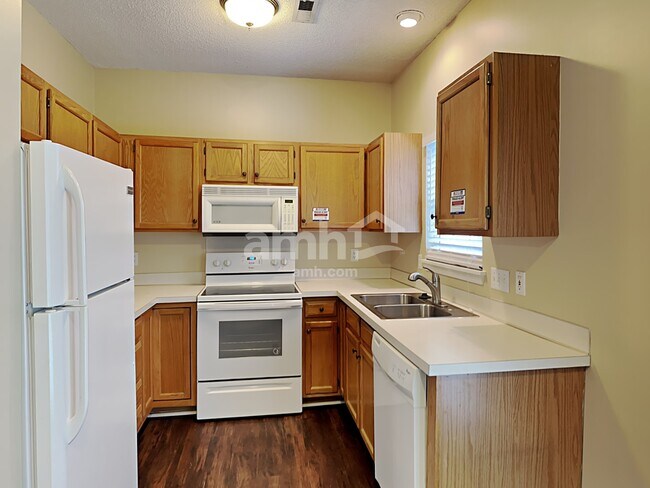 Foto del edificio - 1564 Cambridge Heights Pl NW