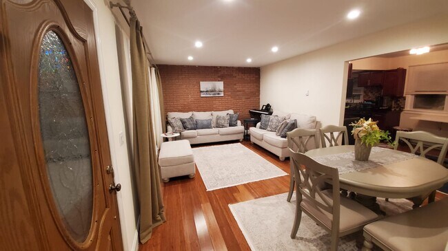 Building Photo - 228 Lamplight Dr