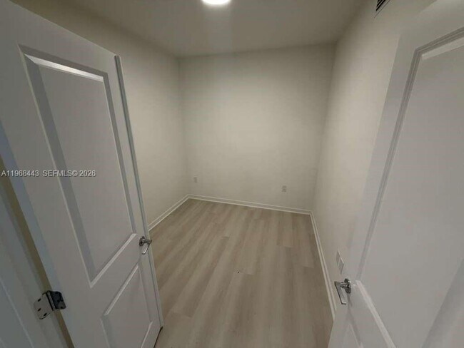 Foto del edificio - 5587 Millennia Park Dr