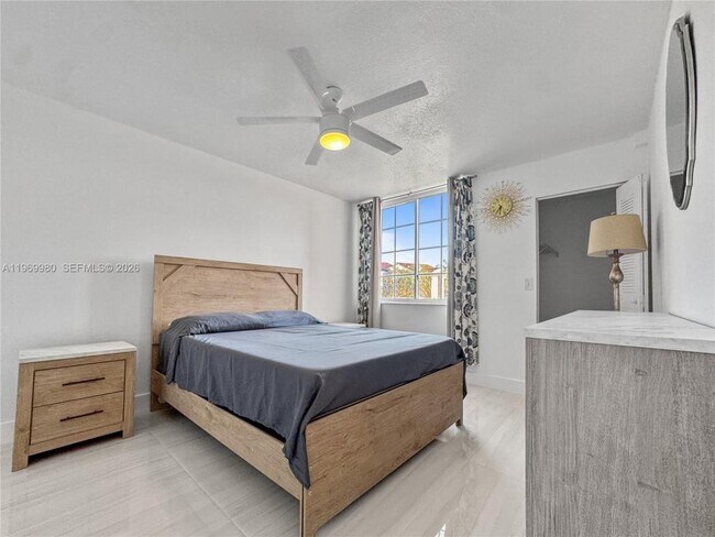 Foto del edificio - 2123 Renaissance Blvd