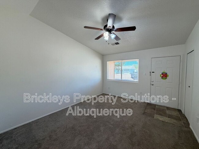 Building Photo - 628 Pontiac Dr SW