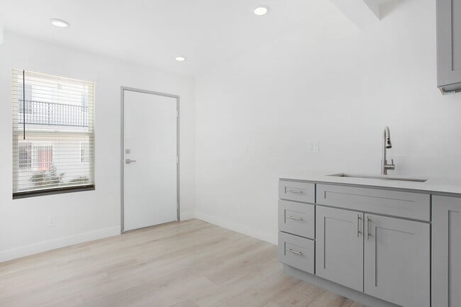 Building Photo - 10442 Lampson Ave