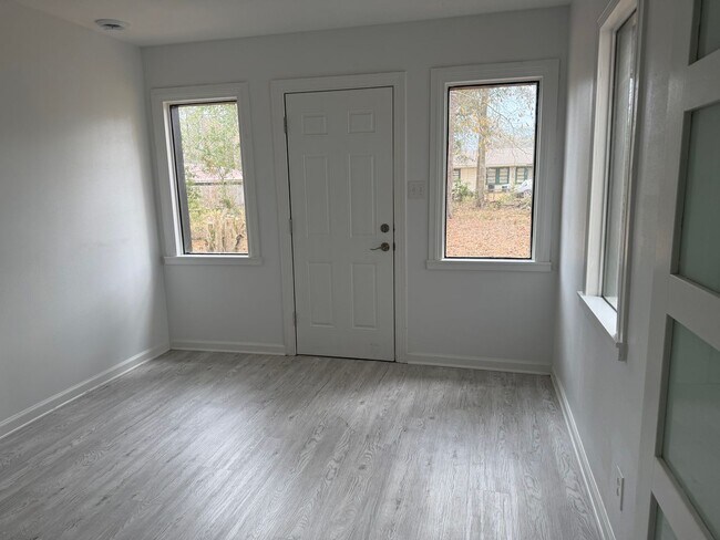 Foto del edificio - 128 Country Club Cir