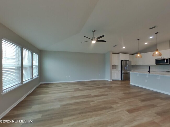 Building Photo - 11430 Tiburon Dr