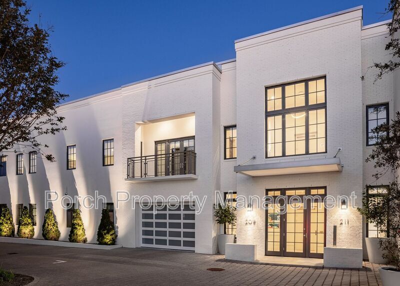 Primary Photo - 209 E Intendencia St
