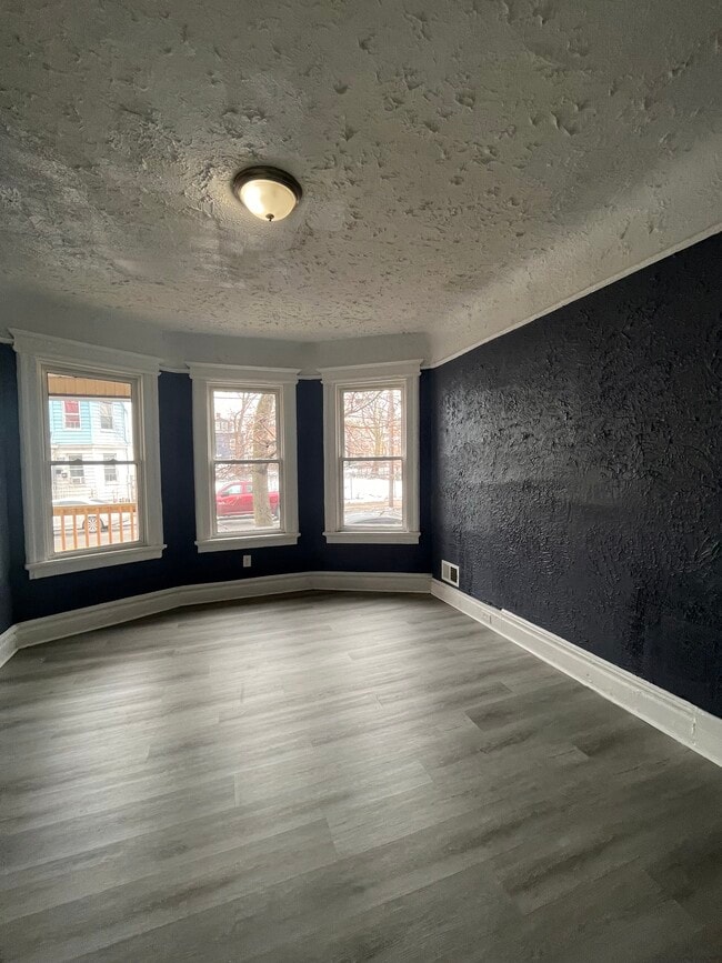 Building Photo - 83 S 14th St