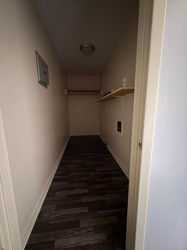Building Photo - 937 Kings Rd