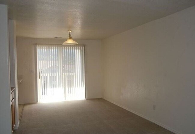 Foto del edificio - 801 Blueberry Ln