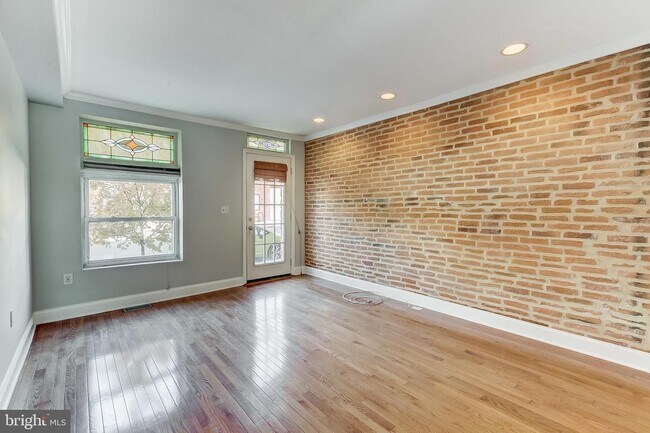 Building Photo - 2721 Hudson St