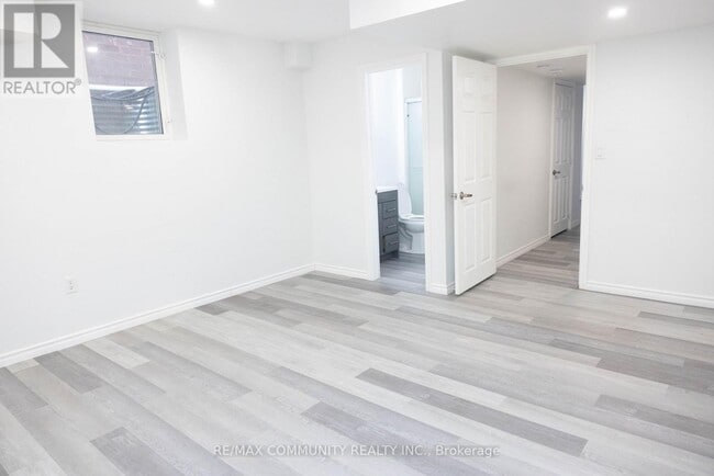 Building Photo - 481 Bessborough Dr