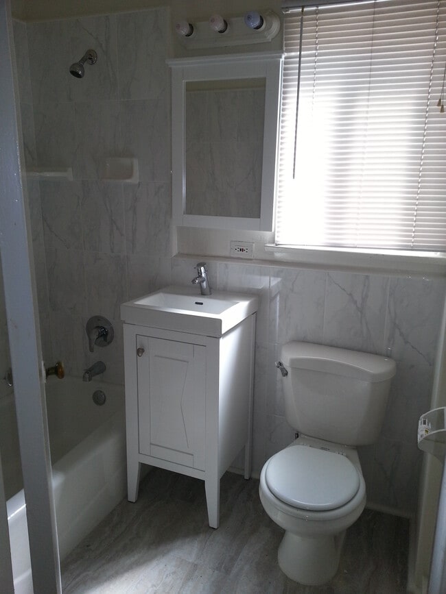 Building Photo - 454 Longfellow Ave