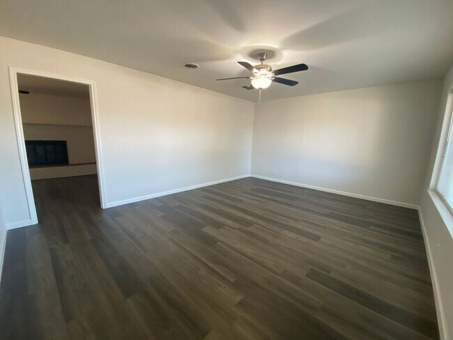 Building Photo - 211 S Nolan River Rd