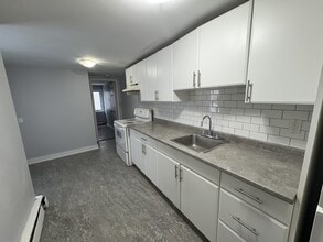 Building Photo - 120-120 Pitt St