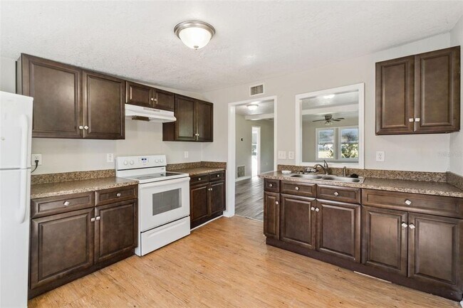 Foto del edificio - 40542 W 3rd Ave