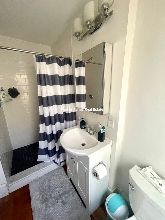 Building Photo - 40 Cedar St