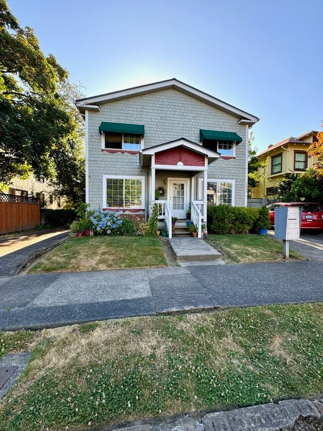 Foto del edificio - Irvington Triplex Townhome