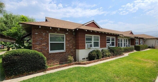 Foto del edificio - 2544 N Buena Vista St