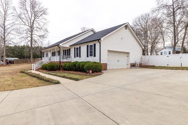 Building Photo - 1551 Decatur Dr