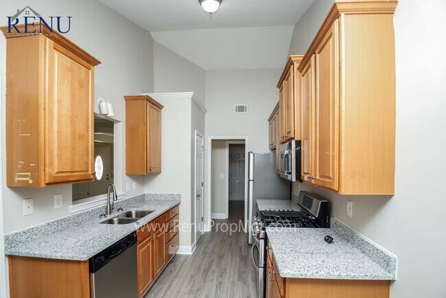 Foto del edificio - Now Available!