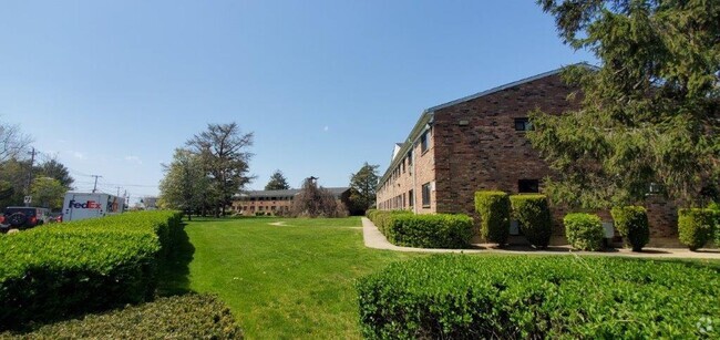 Building Photo - Fairfield Hedges at Bay Shore