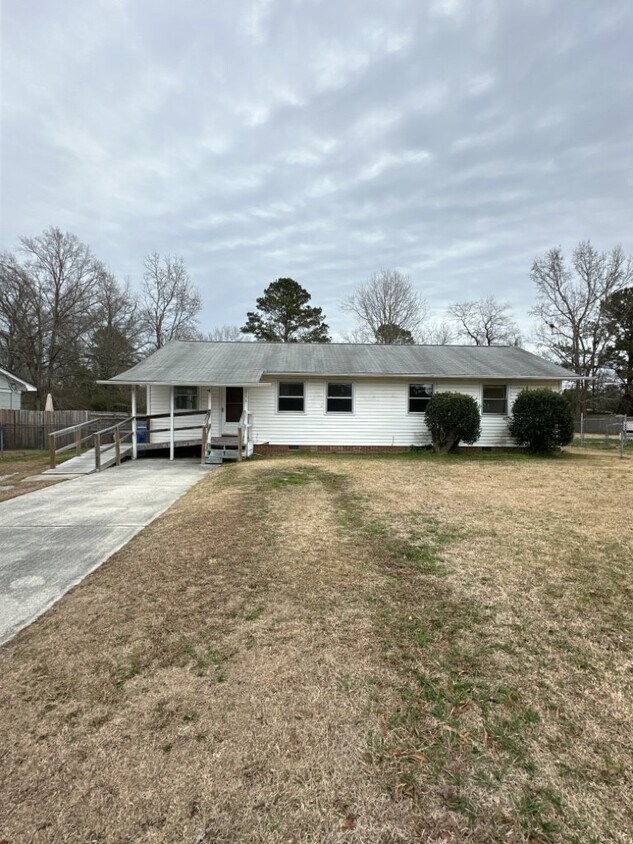 Primary Photo - Cozy 3 Bedroom, 2 Bath Home - 114 Cardinal...