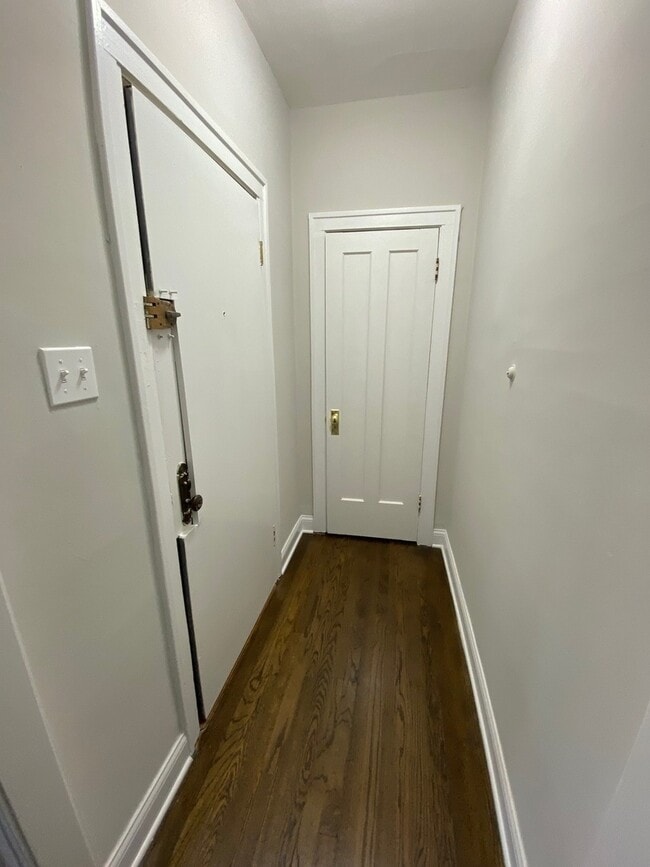 Building Photo - 734 Reba Pl