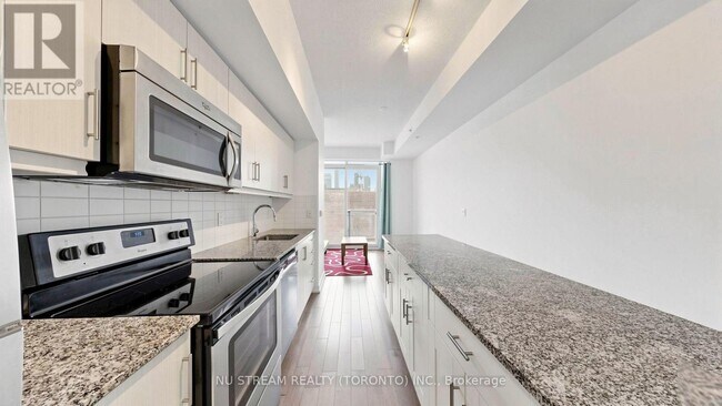 Building Photo - 10 Willison Square