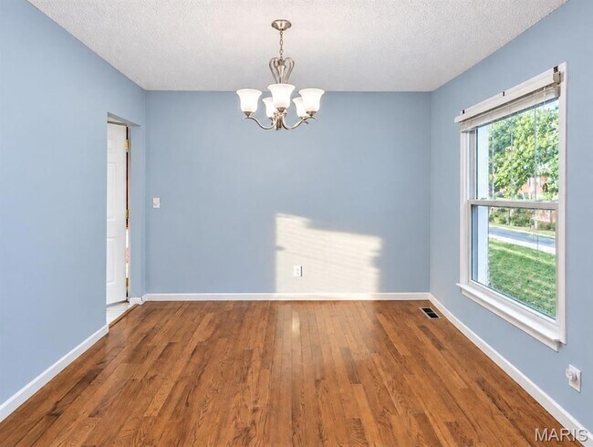 Foto del edificio - 14331 Rainy Lake Dr