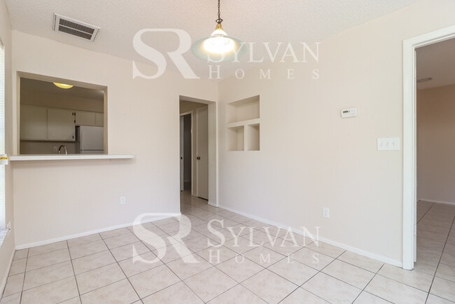 Foto del edificio - Enjoy one-level living at its best