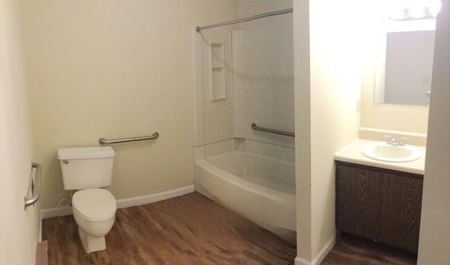 Building Photo - Calhoun Village Apartments