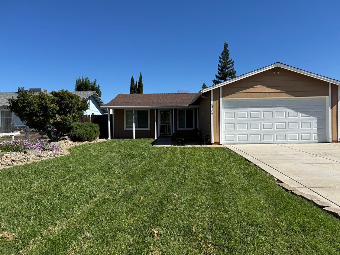 Foto principal - 18850 N Oak Knoll Ave