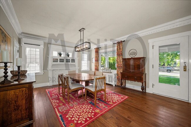Foto del edificio - Stunning South Hill Home