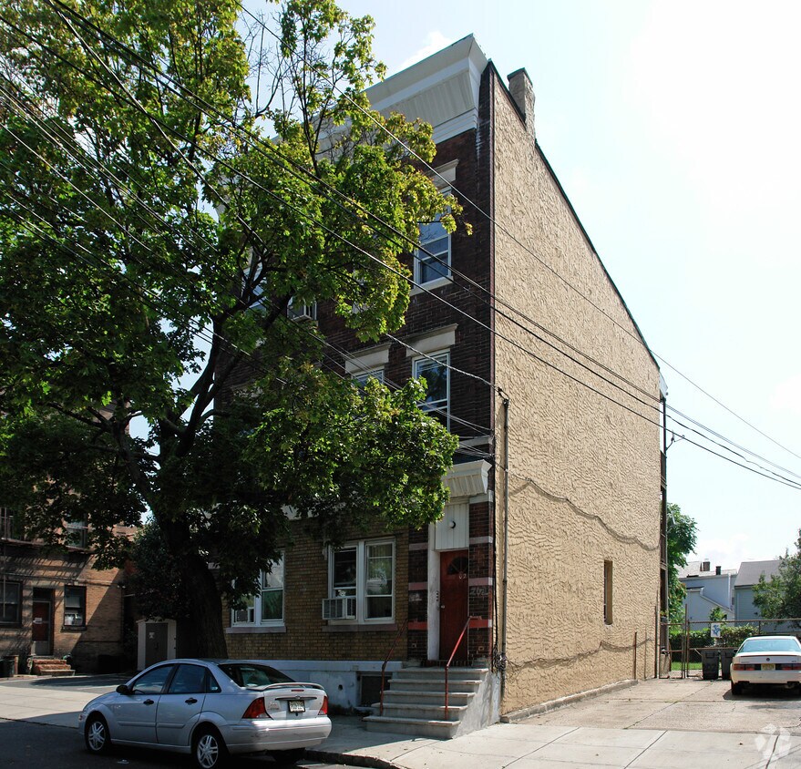 Building Photo - 202 Heckel St