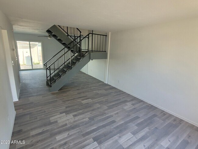 Building Photo - 4667 N 21st Ave