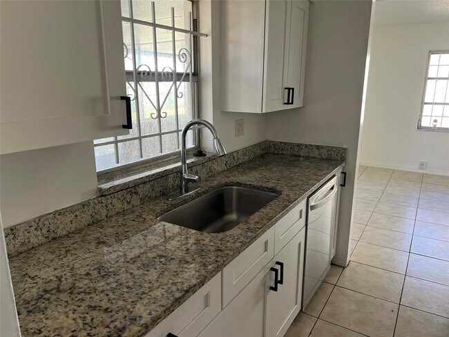 Foto del edificio - 1662 Cresthaven Ave