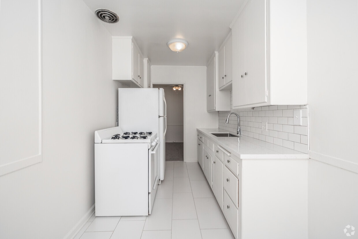 Primary Photo - Blackburn Apartments