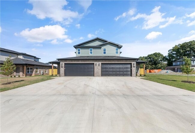 Building Photo - 601 Cosmos St