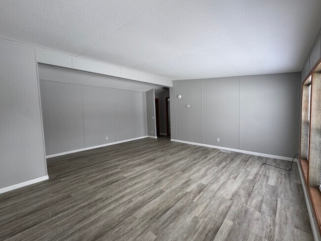 Building Photo - 4237 Daffodil Cir