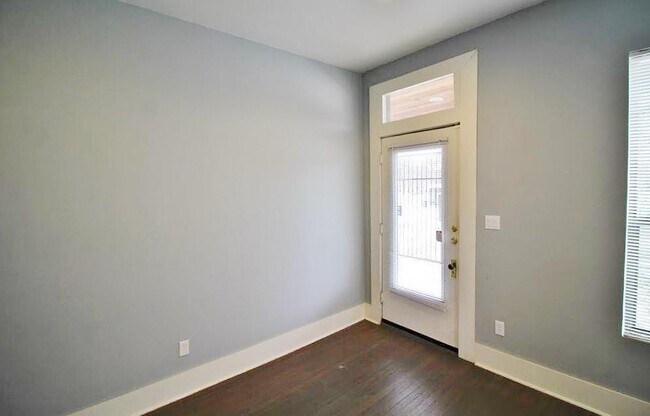 Building Photo - 908 N Marsalis Ave