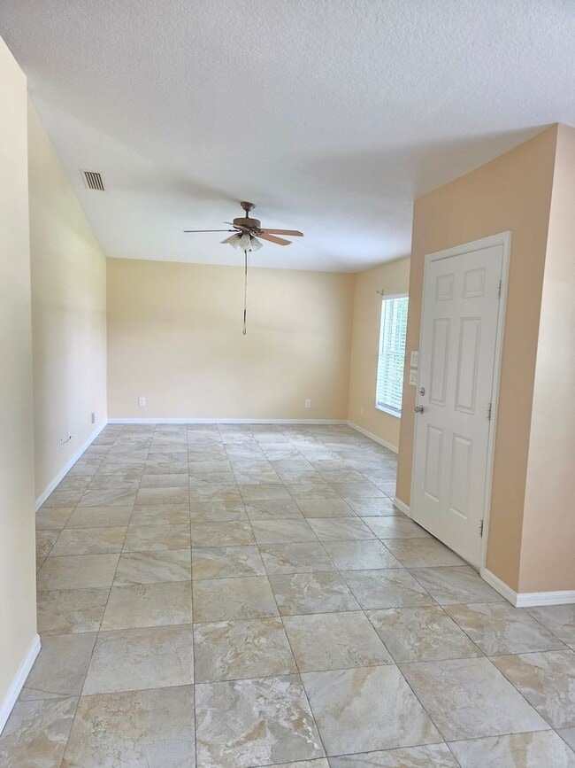 Building Photo - Immaculate 3Bed/2Bath Home-Spacious~Two-Ca...