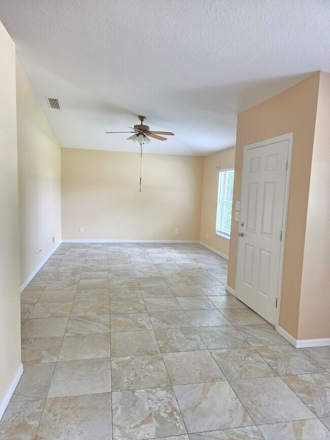 Foto del edificio - Immaculate 3Bed/2Bath Home-Spacious~Two-Ca...
