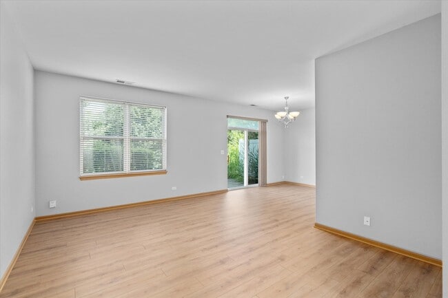 Building Photo - 484 Majestic Ln