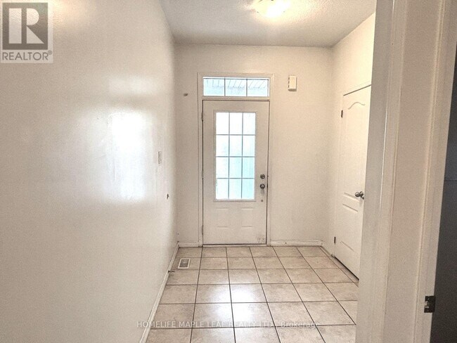 Building Photo - 39 Sussexdale Dr