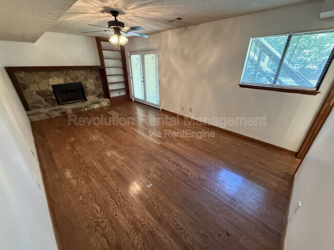 Foto del edificio - 6645 Smoke Ridge Dr
