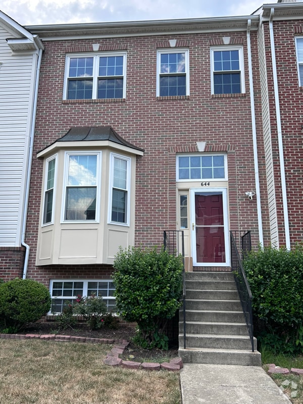 Building Photo - 644 Springhouse Square SE