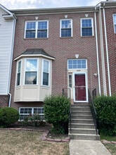 Building Photo - 644 Springhouse Square SE