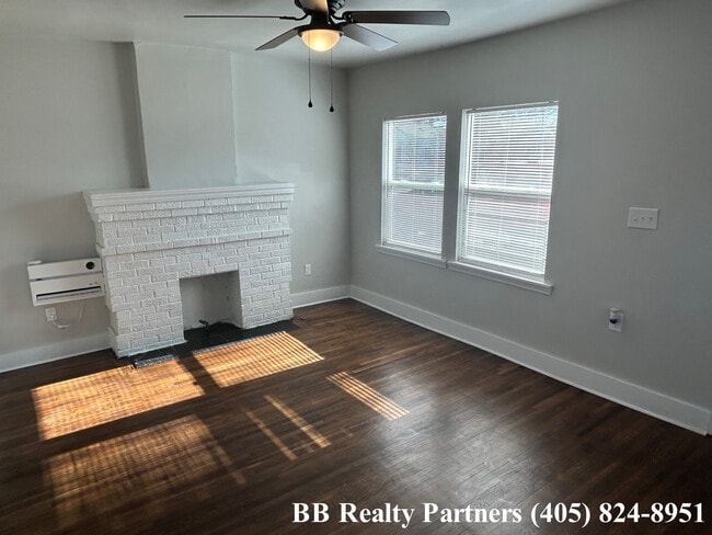 Building Photo - 4205 E 4th Pl