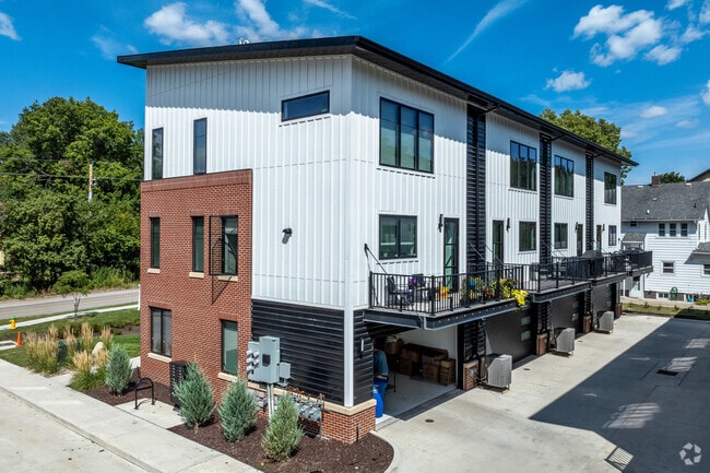 Building Photo - Waterbury Commons